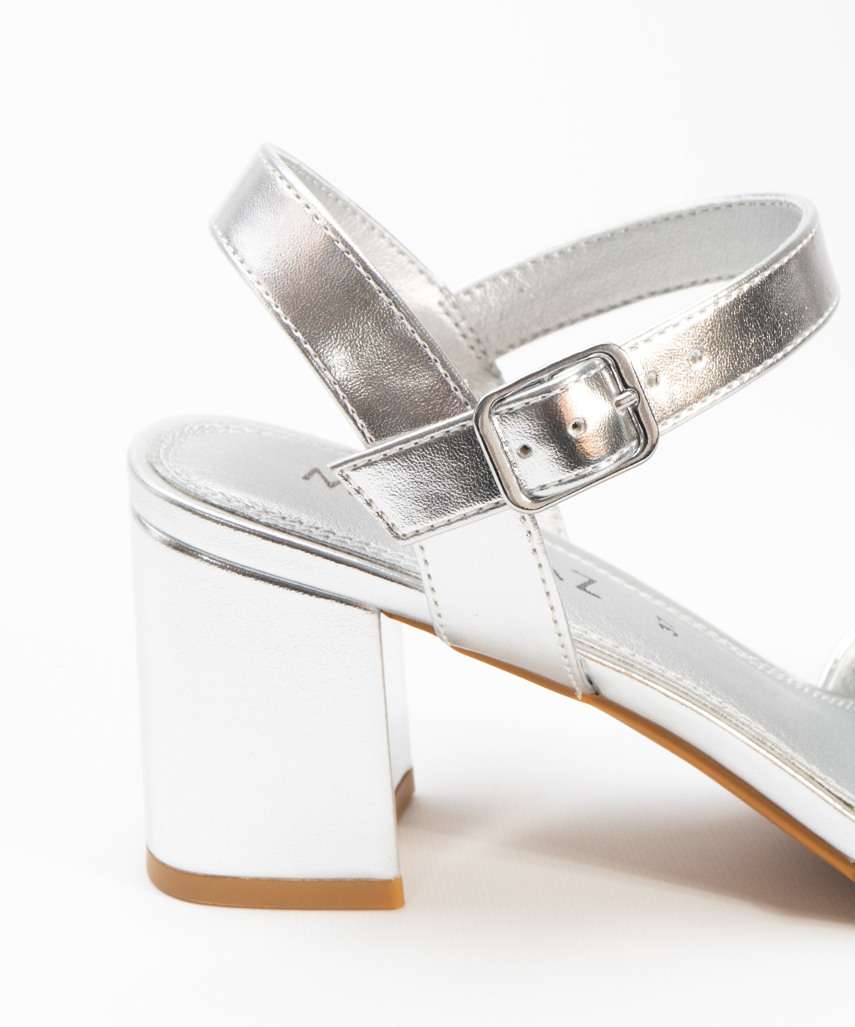 Sand&aacute;lias de salto m&eacute;dio image number null